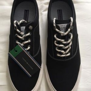 Brand NEW Tommy Hilfiger Sneakers - Size 10